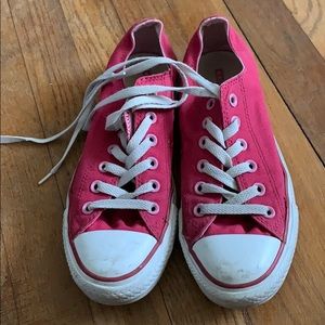 Size men’s 6/women’s 8 raspberry converse